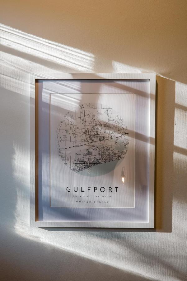 Gulf Coast Craftsman - Cozy, Charming & Central! Gulfport Exterior photo